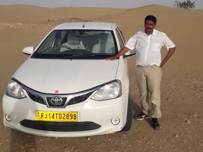 car and driver in Jaisalmer in the desert