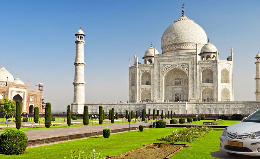 Car rental to visit the Taj Mahal